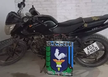 Salen en libertad de una comisaría y entran en otra por la sustracción de una moto