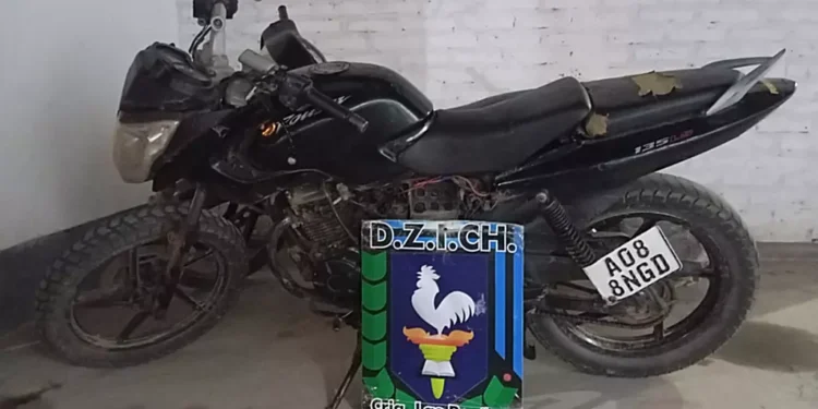 Salen en libertad de una comisaría y entran en otra por la sustracción de una moto