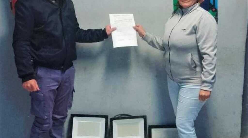 Policía recupera reflectores robados en “Defe”