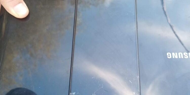 Violento rompe celular y netbook por “celos”