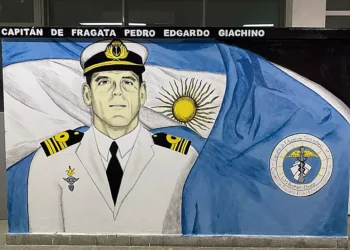 Alumnos de la EES N° 26 pintan mural en honor a Giachino