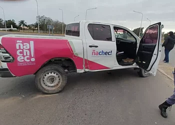 Una mujer lesionada en colisión con vehículo oficial