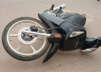 Menor en moto, choca y se da a la fuga
