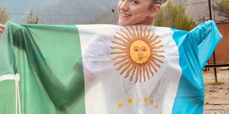 Presentación de las postulantes al Reinado Nacional de los Estudiantes