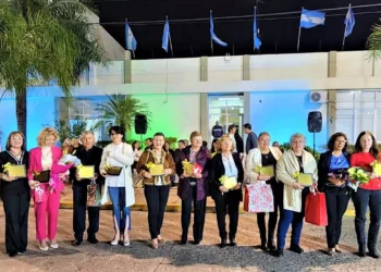 Se reconocieron a docentes jubilados y con 25 años de servicio
