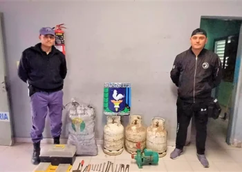 Llamado anónimo alerta a efectivos y recuperan garrafas y otros elementos