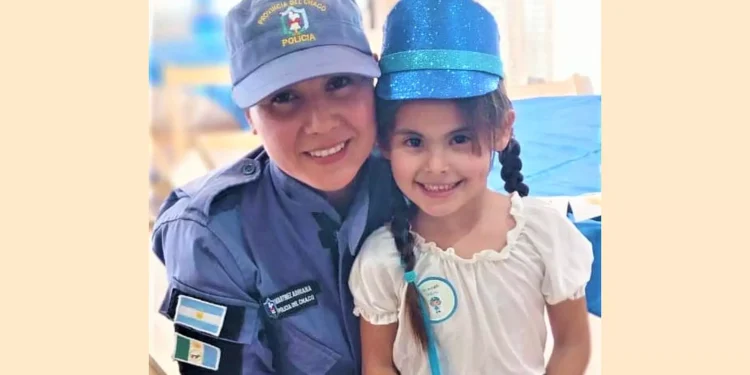 Policías breñenses cumplen el sueño a una niña