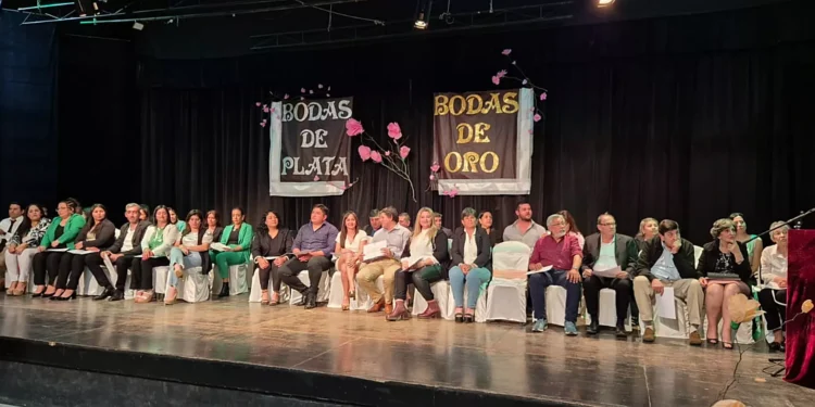 Promociones 1974 y 1999 del CEP26 tuvieron sus agasajos