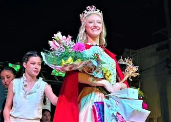 Agostina Címbaro Canella, es la Reina Provincial de los Estudiantes