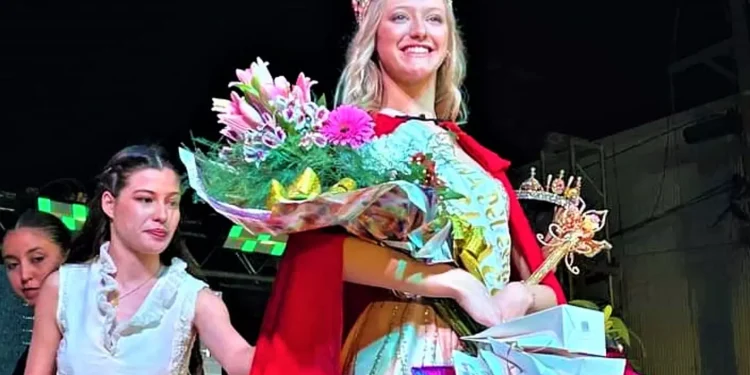 Agostina Címbaro Canella, es la Reina Provincial de los Estudiantes