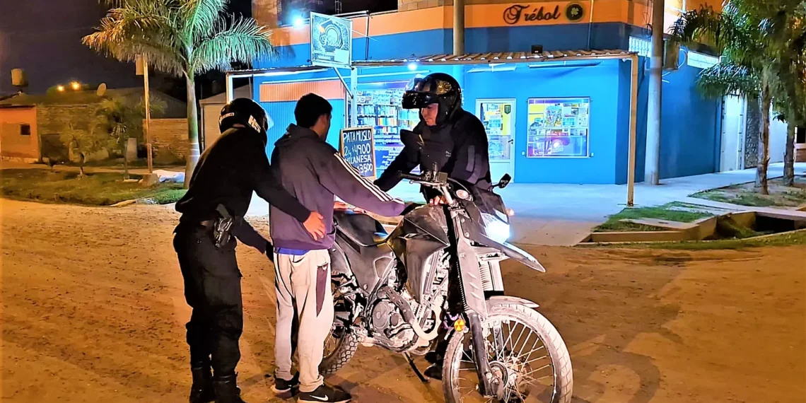 Importante operativo policial: Secuestran drogas, moto y hay aprehendidos