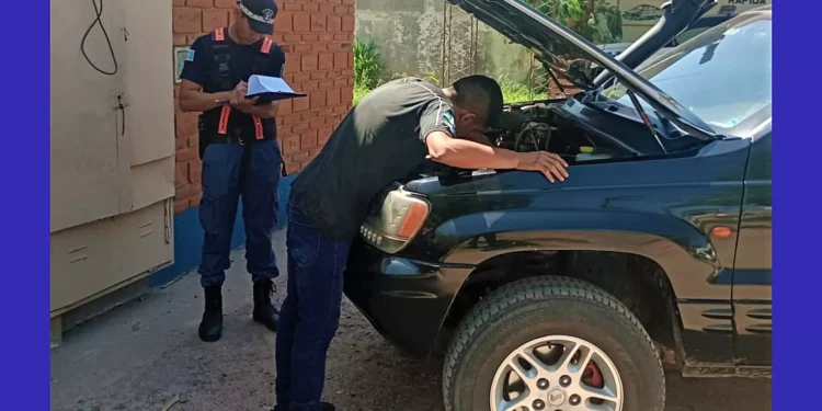 Policía secuestra vehículo con numeración de motor adulterada