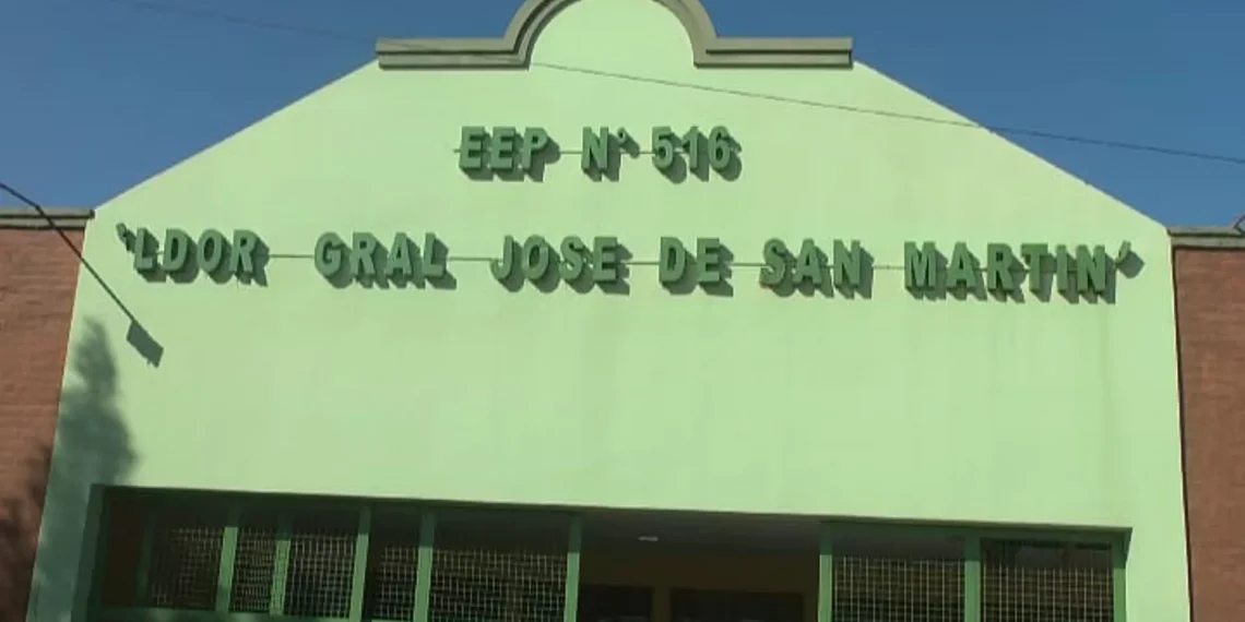 Disconformidad con autoridades provinciales desde la Escuela 516