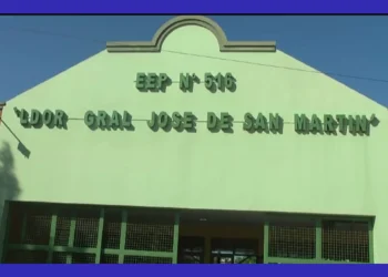 Disconformidad con autoridades provinciales desde la Escuela 516