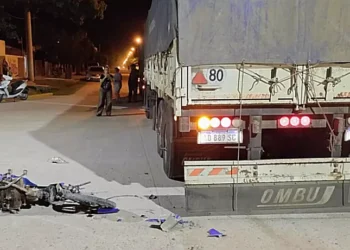 Mujer resulta con lesiones en siniestro vial