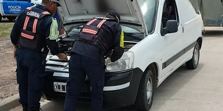 Policía Caminera Secuestra un furgón con pedido de secuestro activo
