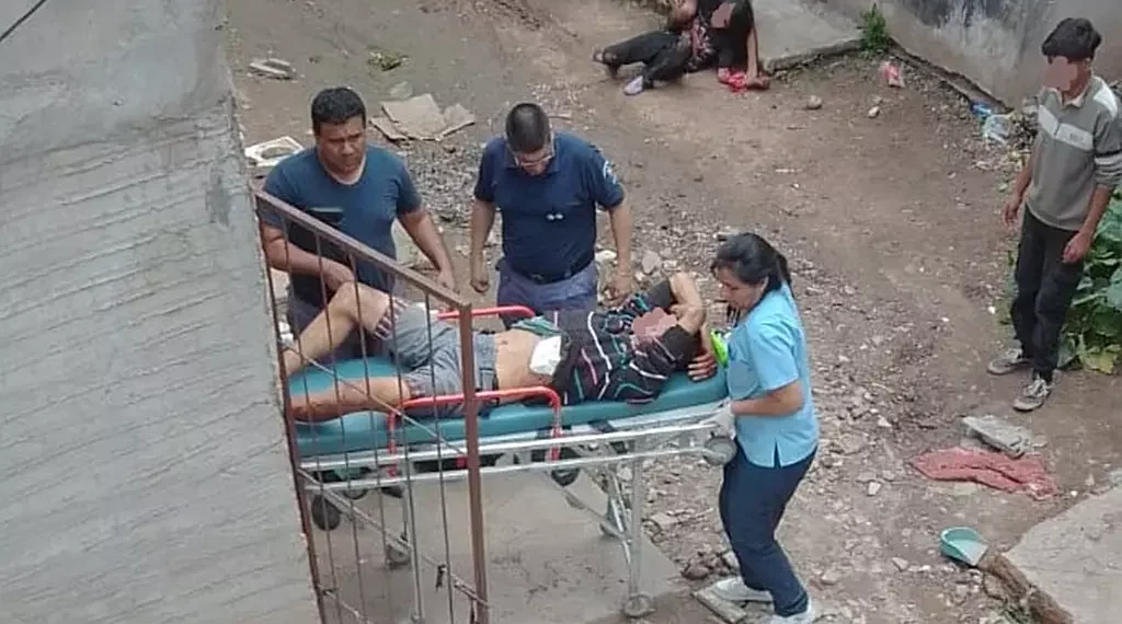 Manoseó a la hija de su amiga, y fue gravemente herido