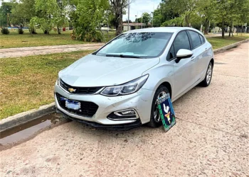 Policía local identificó al auto que chocara 6 motos el sábado