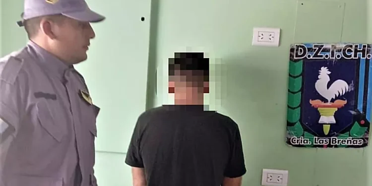 Detenido por ser agresivo contra su madre