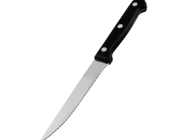 Atacó a su pareja con un cuchillo
