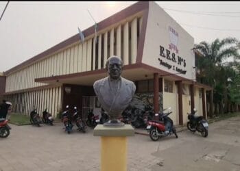 Alumnos del “Bachi” no podrán concurrir con celulares a clases