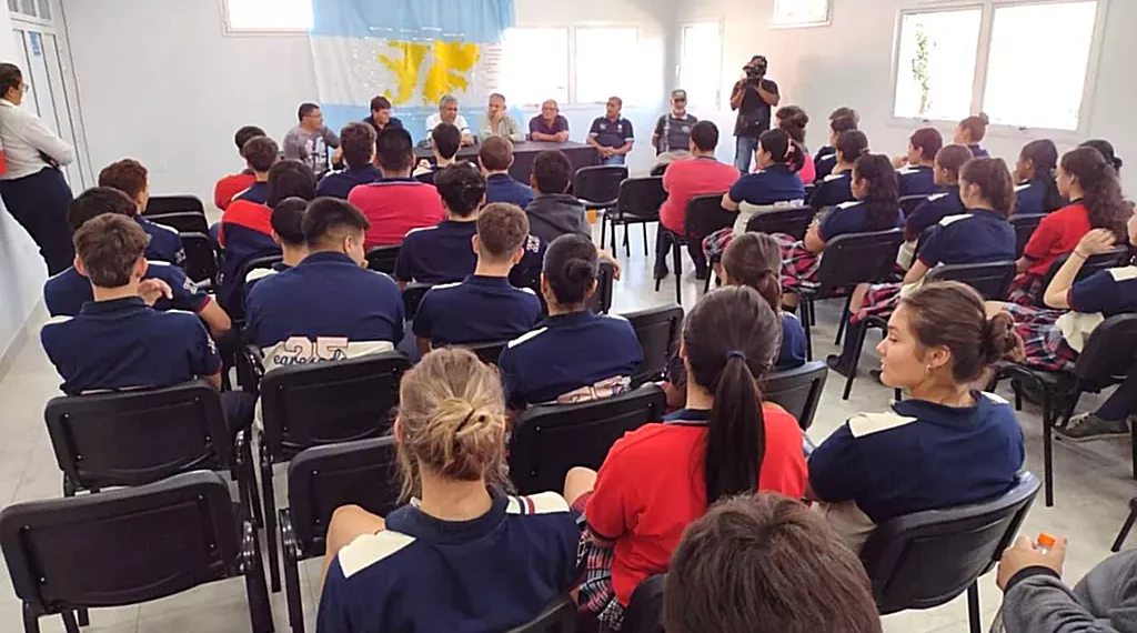 Alumnos del Parroquial participaron de una charla con ex veteranos