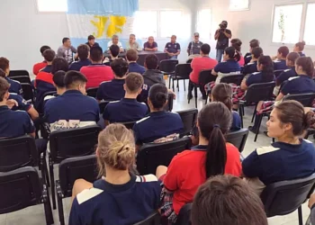 Alumnos del Parroquial participaron de una charla con ex veteranos
