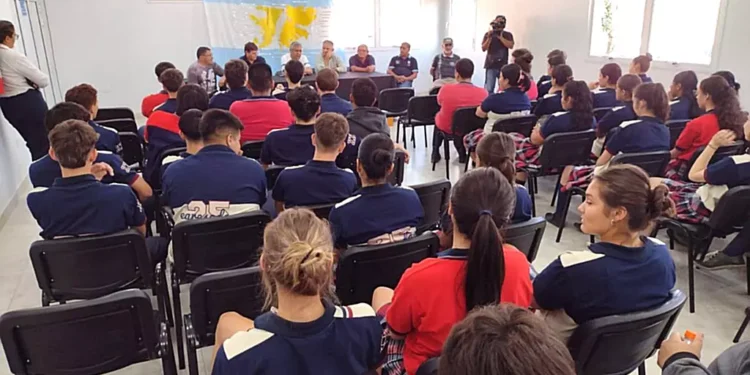 Alumnos del Parroquial participaron de una charla con ex veteranos