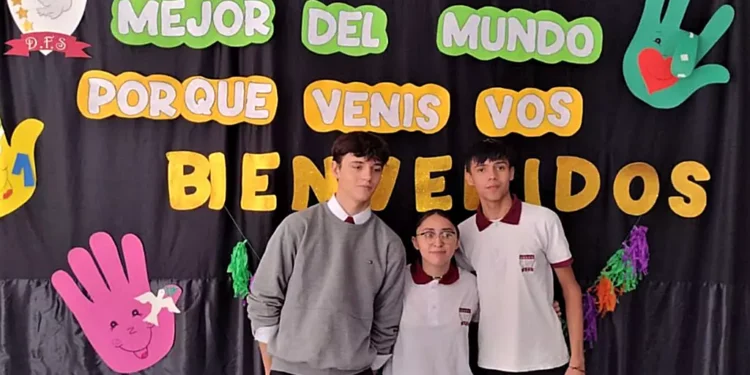 “Ahora jugamos con cartas y enviamos cartitas”