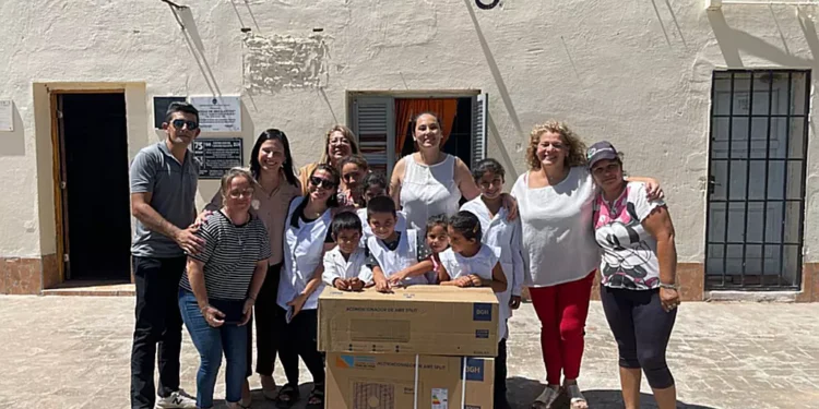 Escuela 213 de Pampa Cantón, recibió un Aire Acondicionado