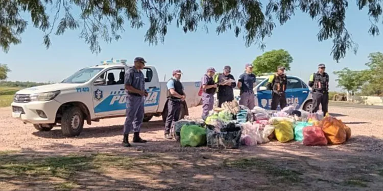 Policía intercepta auto y secuestra mercadería ilegal