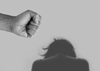 Denunció a su pareja porque la golpeó