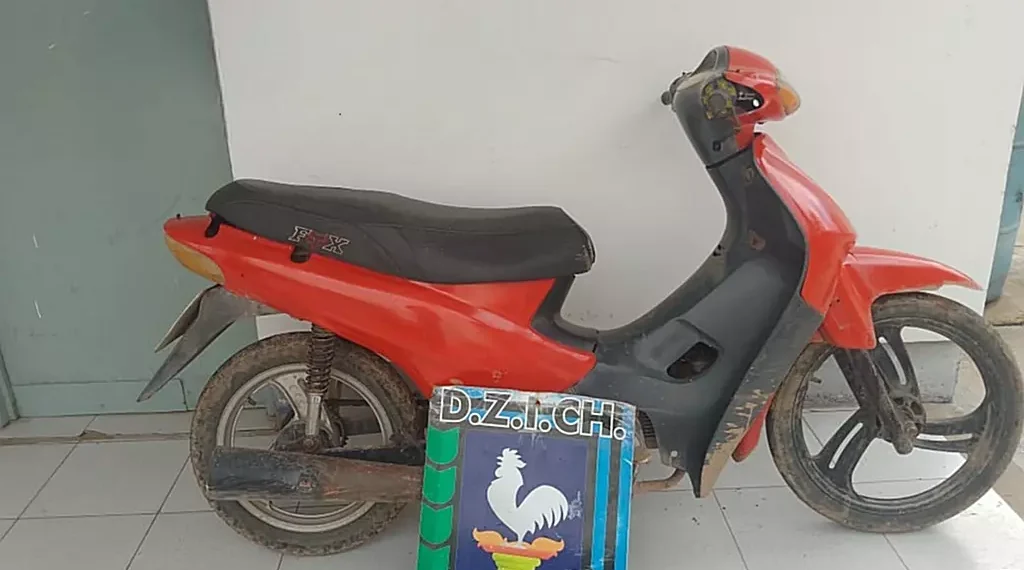 Menor de 15 años roba una moto