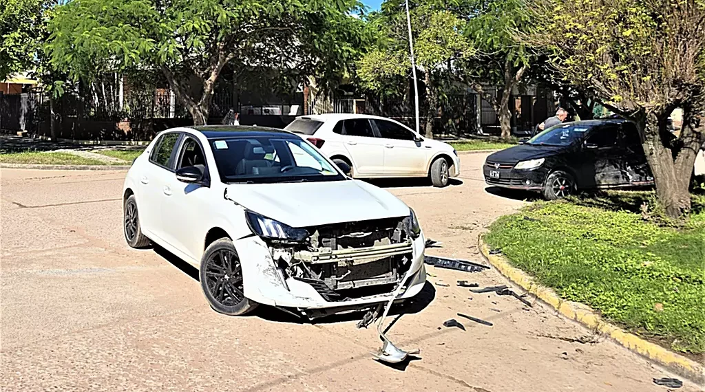 Violento siniestro vial, solo daños materiales