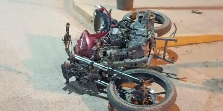 Menor de edad en moto, fallece luego de un siniestro