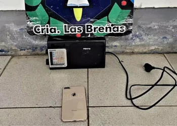 Policía resulta herido con un cuchillo en procedimiento