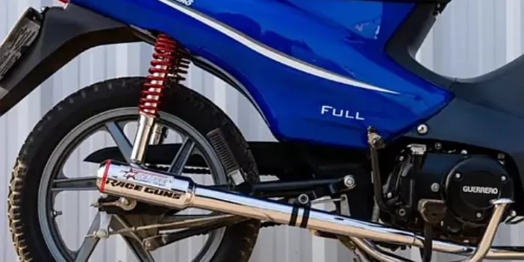 Menor de edad se resistió a la retención de su moto, agrede a inspectores