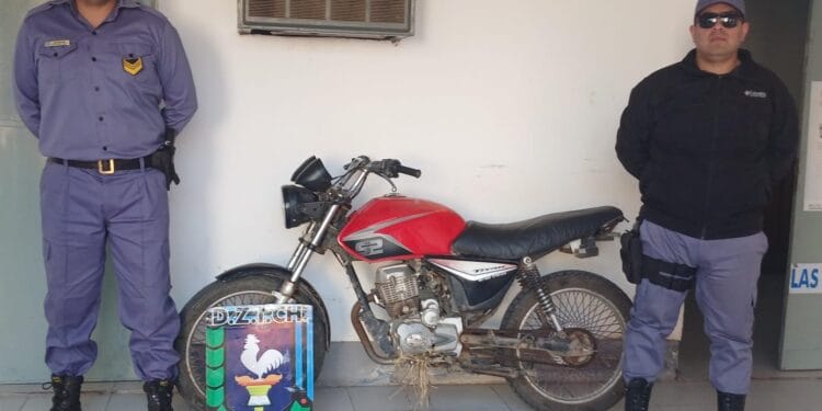 Fue a destroncar, y le robaron su motocicleta