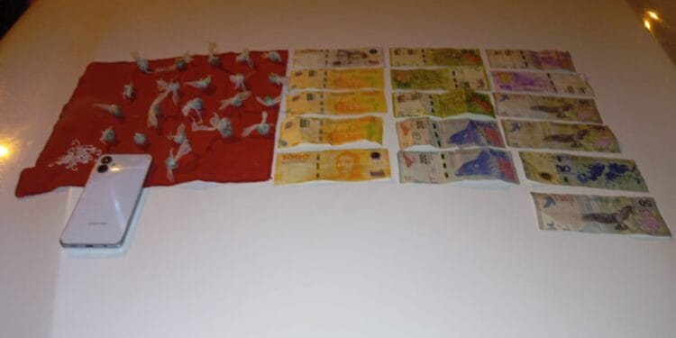 Policía secuestra “verde amarronada” en dos motociclistas