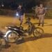Auto colisiona a motociclistas y se dio a la fuga