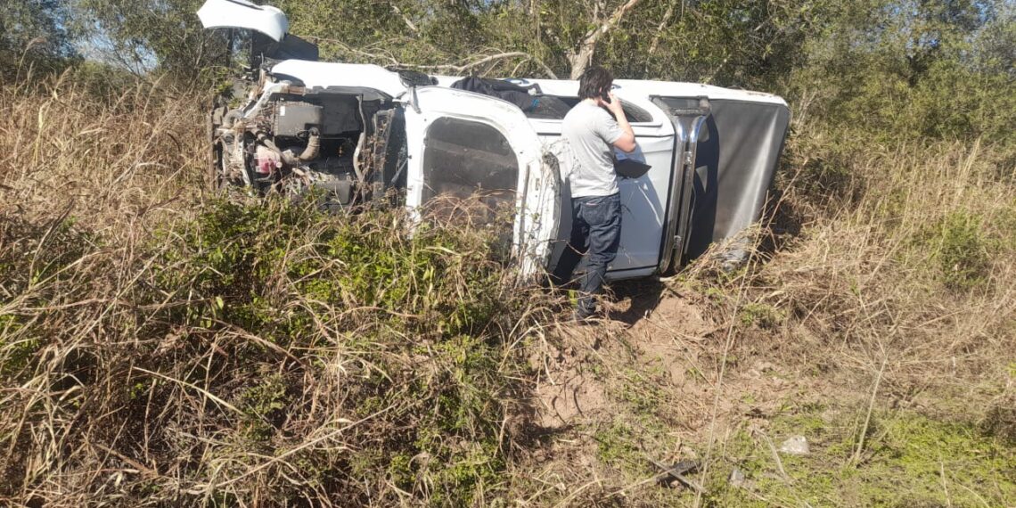 Vuelca camioneta en Ruta 89