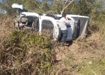 Vuelca camioneta en Ruta 89