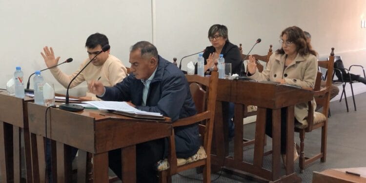 Bloques opositores piden informes al Ejecutivo