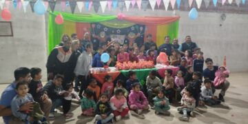 Bomberos Voluntarios festejaron el día del Niño.