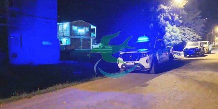 Hallan a una mujer sin vida en un departamento