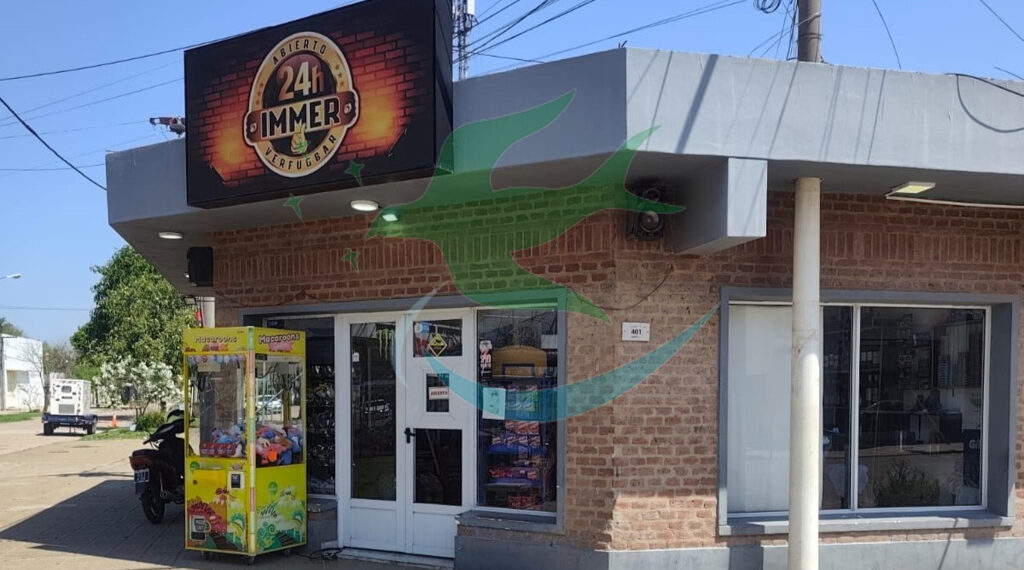 Reconocidos niños violentos, destrozan vidriera céntrica