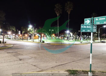 Motociclista choca a inspectora de tránsito y se da a la fuga