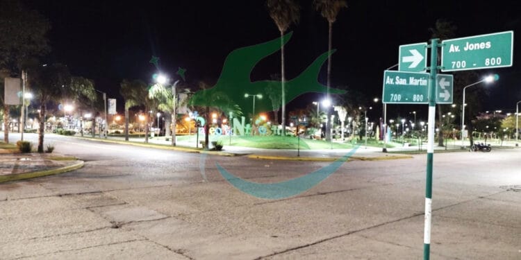 Motociclista choca a inspectora de tránsito y se da a la fuga