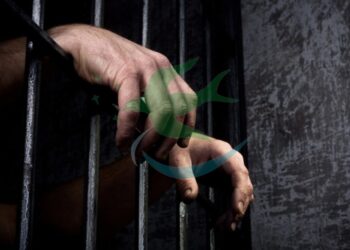 Atacó a su pareja con golpes de puño, patadas y no dejaba salir de su domicilio