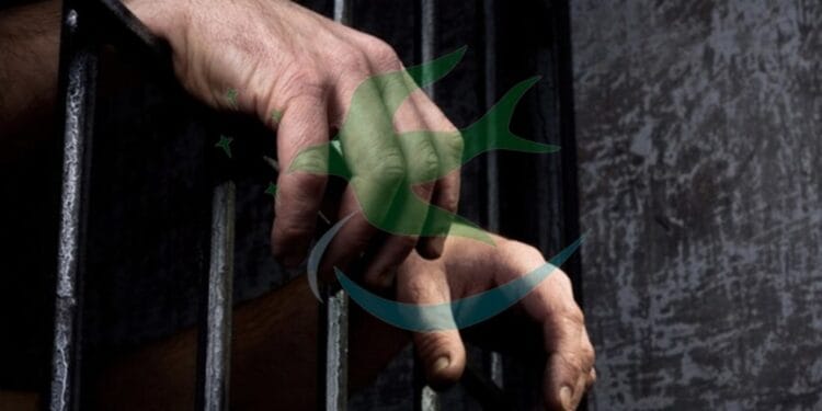 Atacó a su pareja con golpes de puño, patadas y no dejaba salir de su domicilio